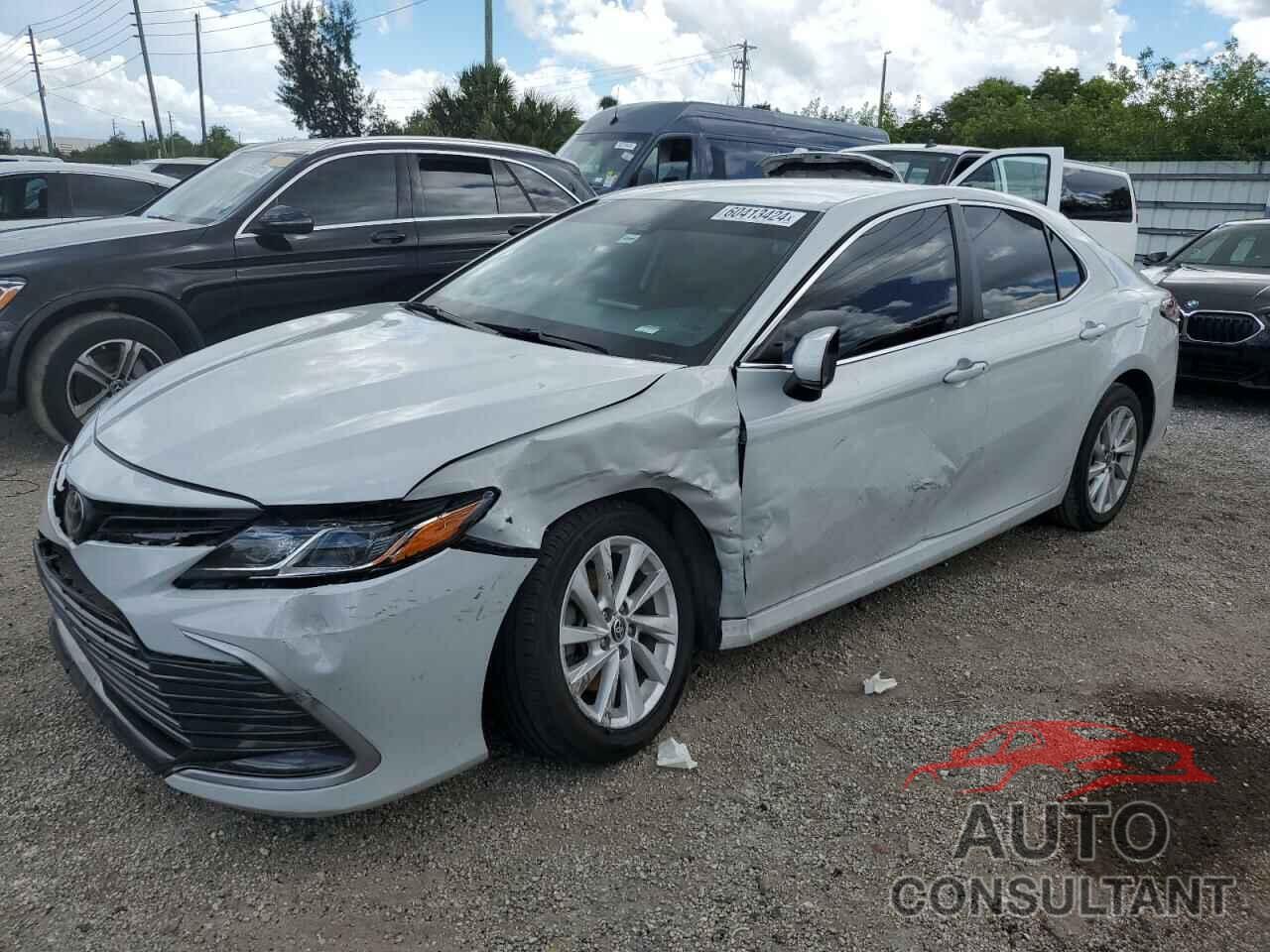 TOYOTA CAMRY 2022 - 4T1C11AK5NU031479