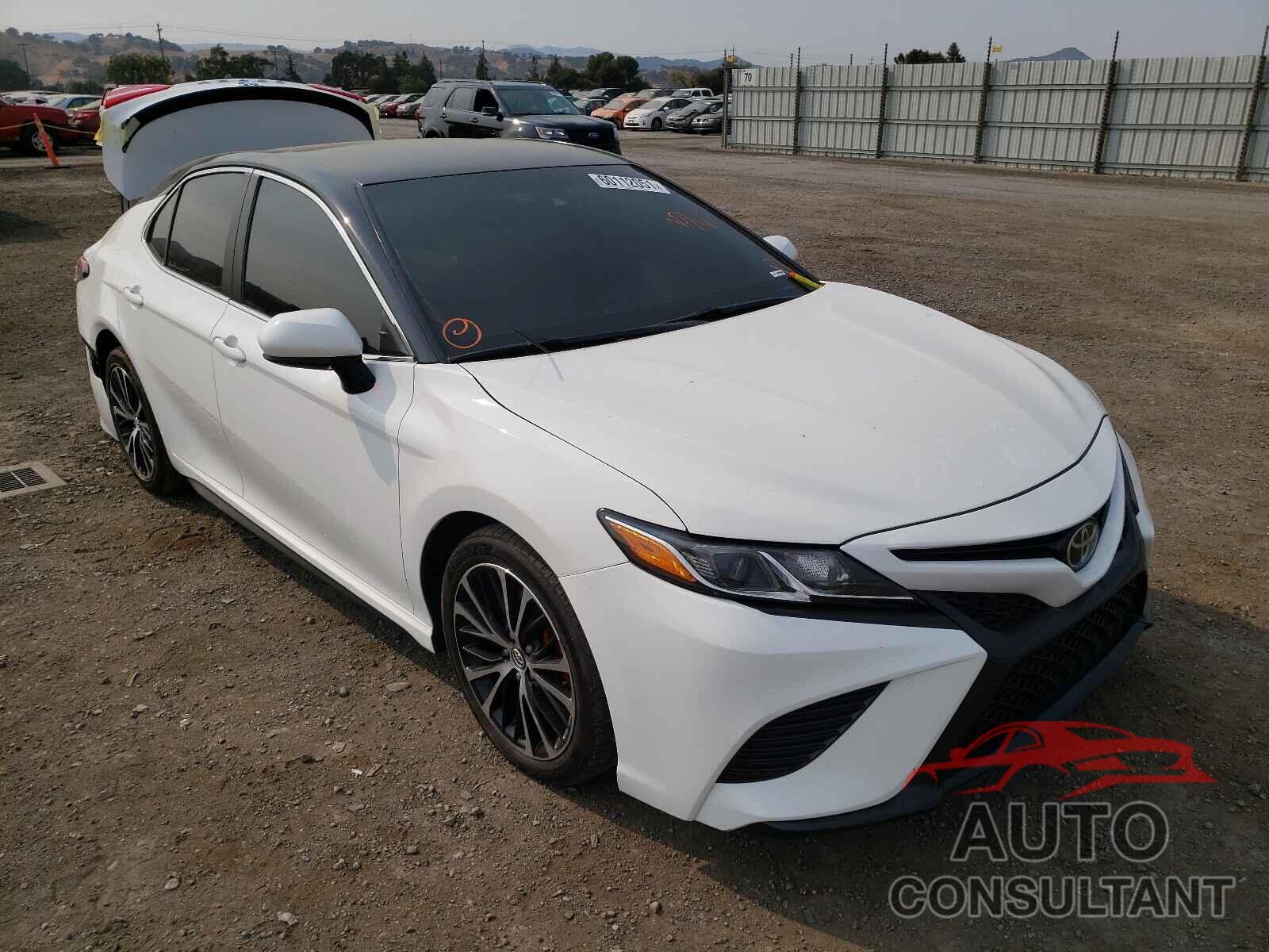 TOYOTA CAMRY 2018 - 4T1B11HK7JU050420