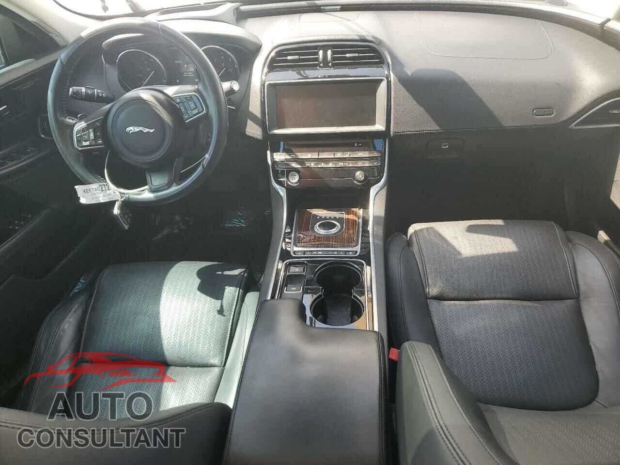 JAGUAR XE 2017 - SAJAH4BV9HA946571
