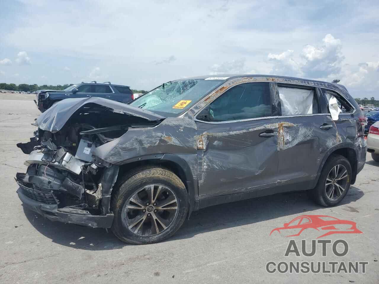 TOYOTA HIGHLANDER 2019 - 5TDBZRFH2KS943961