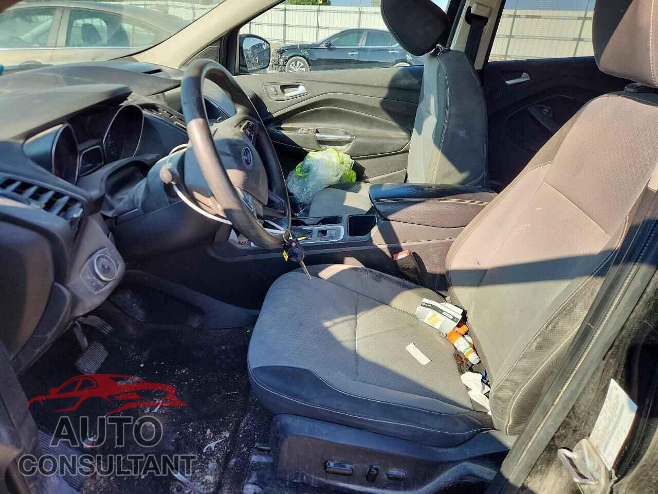 FORD ESCAPE 2017 - 1FMCU0GD4HUC98627
