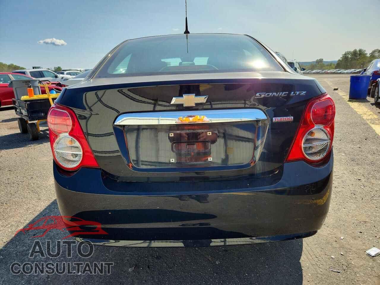CHEVROLET SONIC 2012 - 1G1JF5SB8C4205487