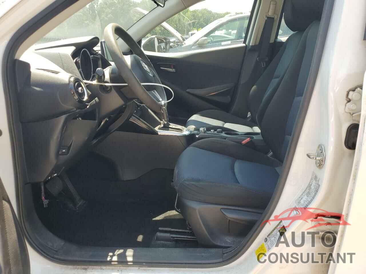 TOYOTA YARIS 2018 - 3MYDLBYV6JY313387