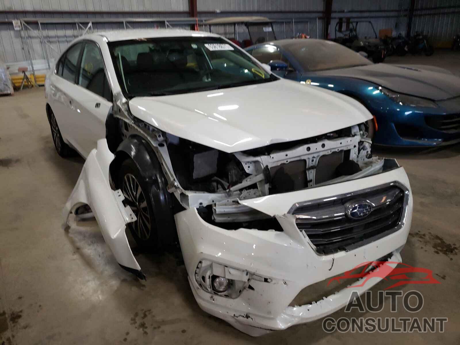 SUBARU LEGACY 2019 - 4S3BNAF6XK3039904