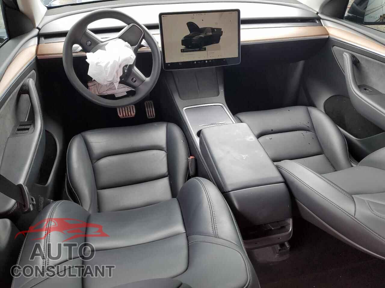 TESLA MODEL Y 2024 - 7SAYGDEF7RF045702
