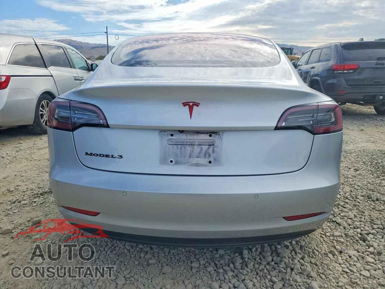 TESLA MODEL 3 2018 - 5YJ3E1EA9JF008784