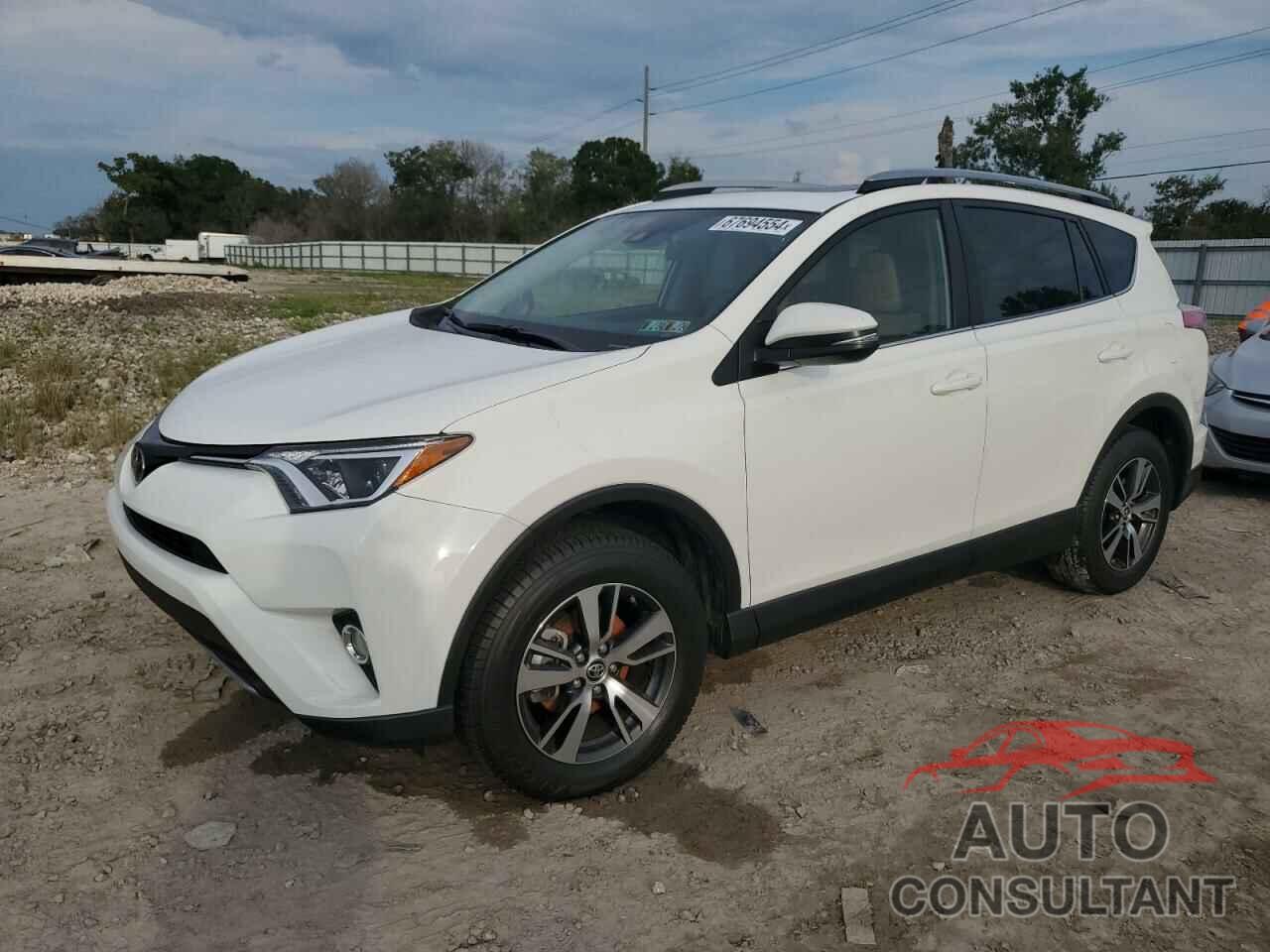 TOYOTA RAV4 2017 - JTMRFREV0HJ702520