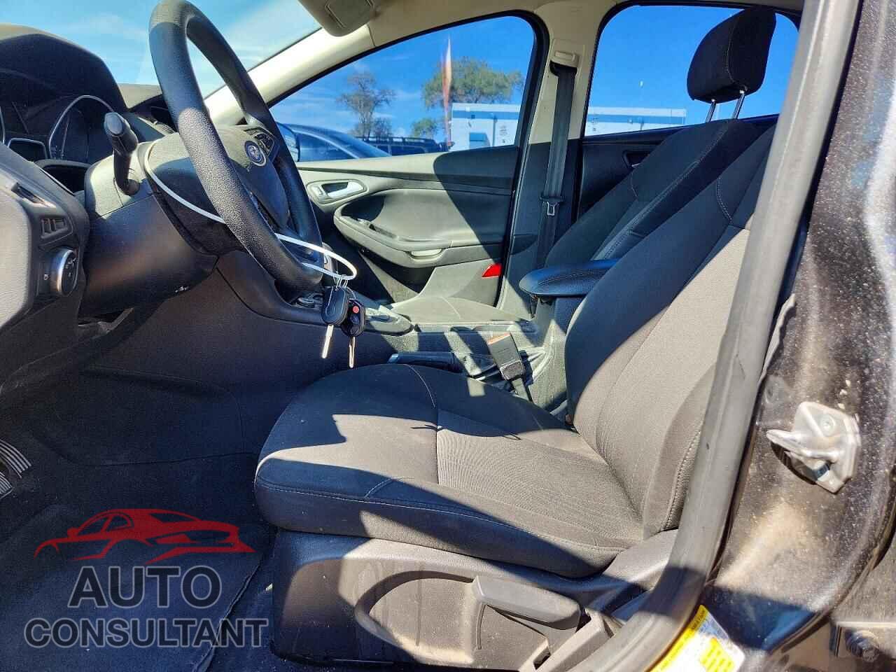 FORD FOCUS 2017 - 1FADP3F21HL328924