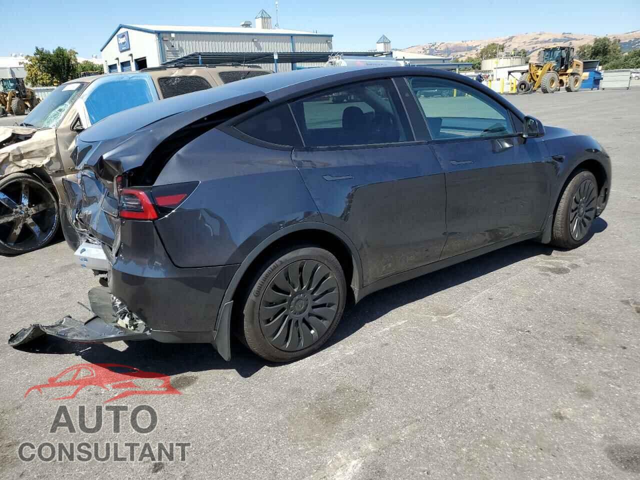 TESLA MODEL Y 2024 - 7SAYGDEEXRF032174