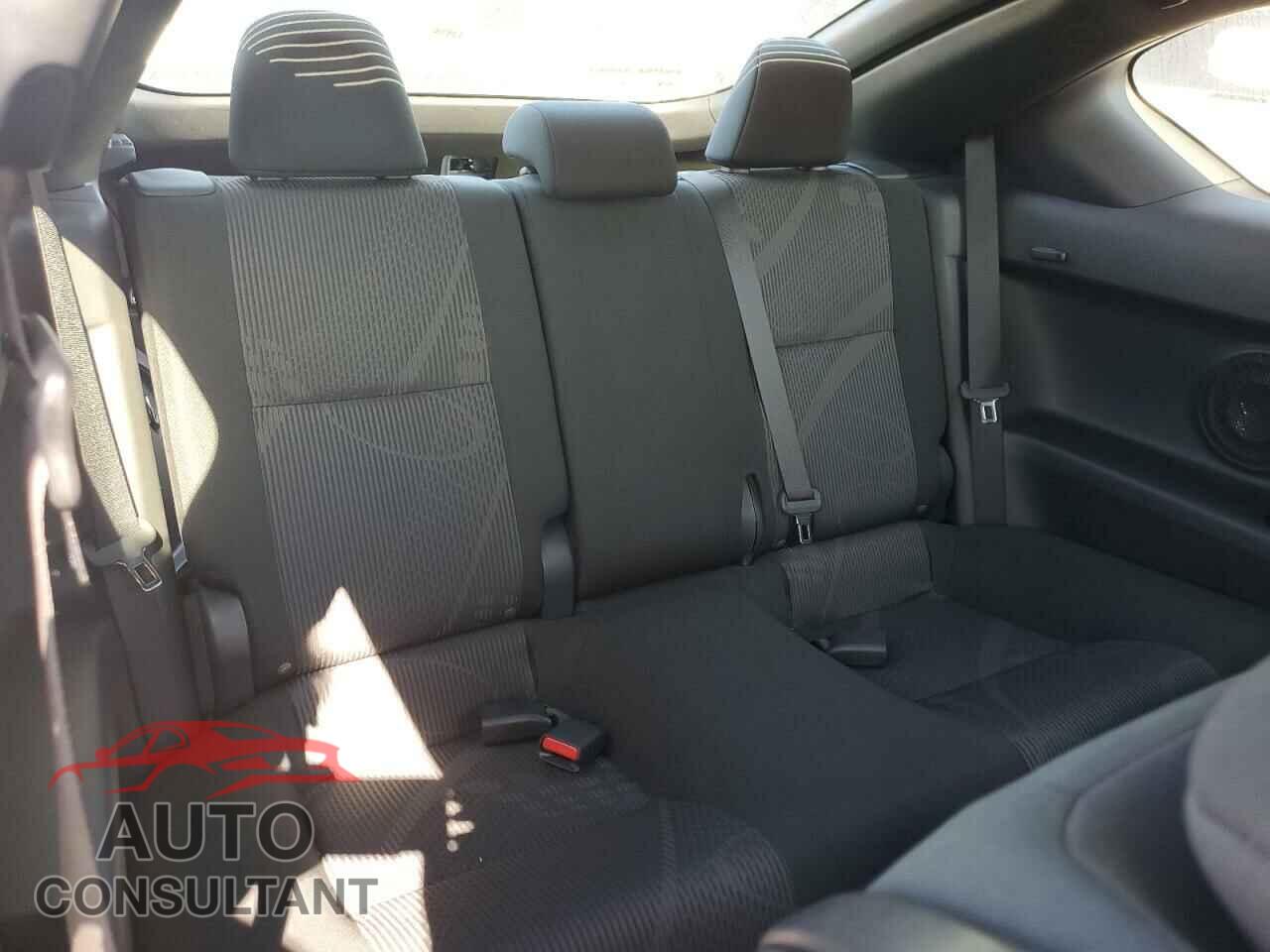 TOYOTA SCION 2013 - JTKJF5C73D3046010