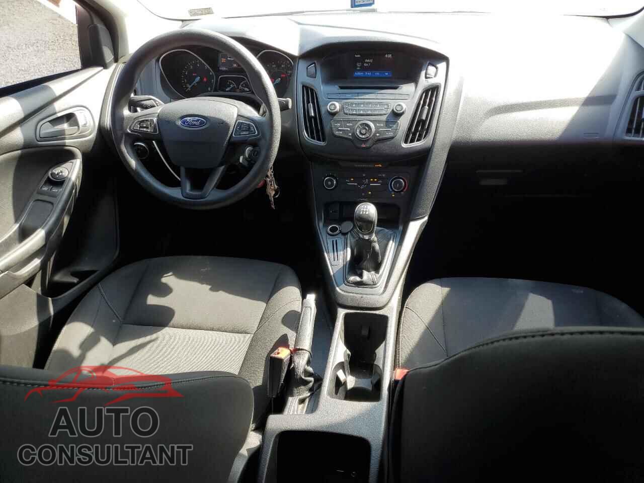 FORD FOCUS 2017 - 1FADP3E22HL327640