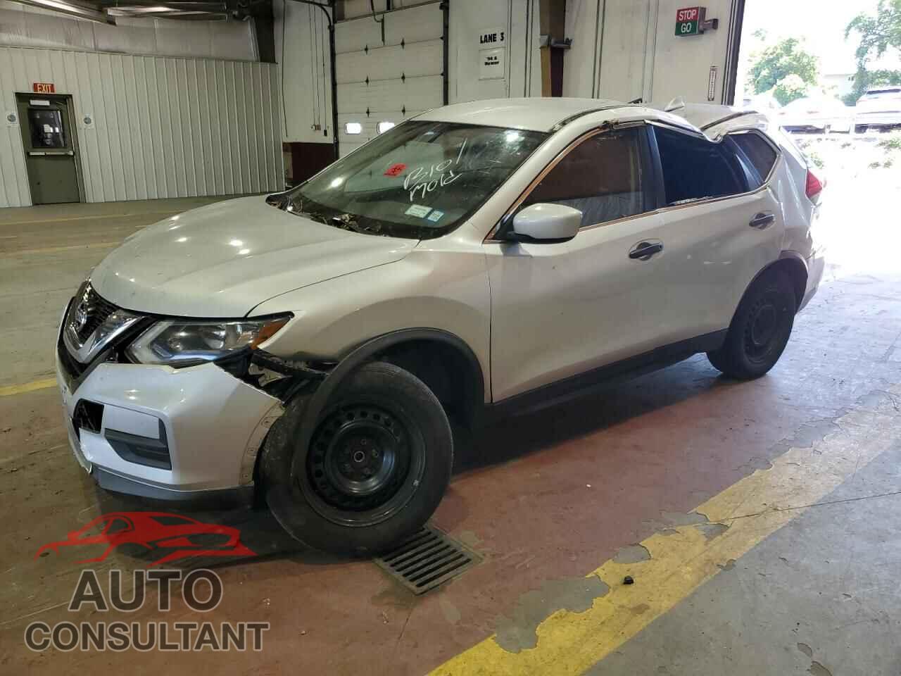 NISSAN ROGUE 2017 - KNMAT2MV3HP540751