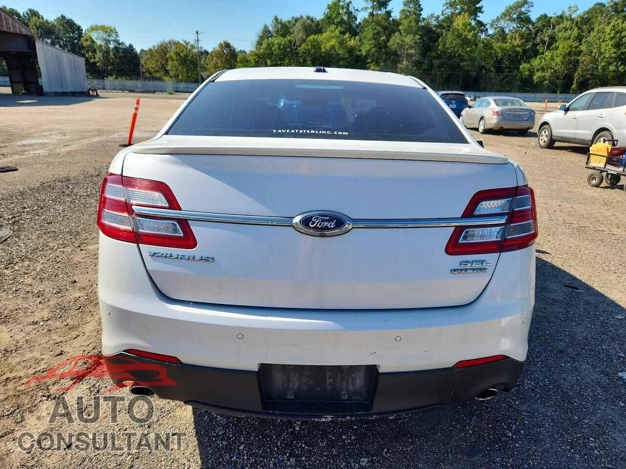 FORD TAURUS 2018 - 1FAHP2E86JG115662