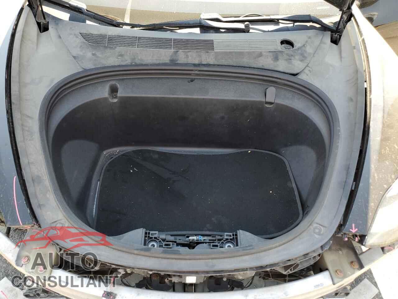 TESLA MODEL 3 2018 - 5YJ3E1EB5JF131815