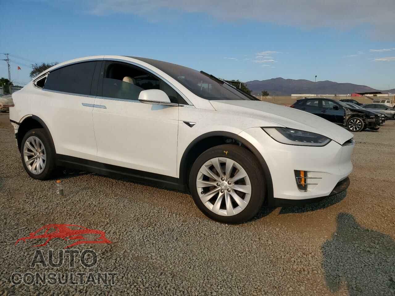 TESLA MODEL X 2018 - 5YJXCAE28JF112697
