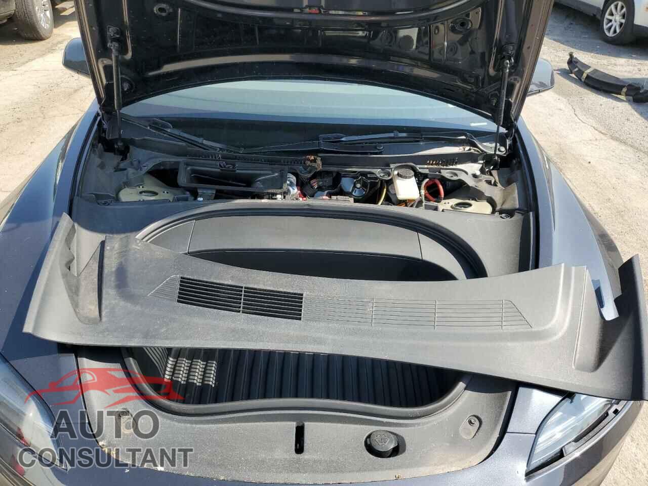 TESLA MODEL 3 2024 - 5YJ3E1EA0RF735193