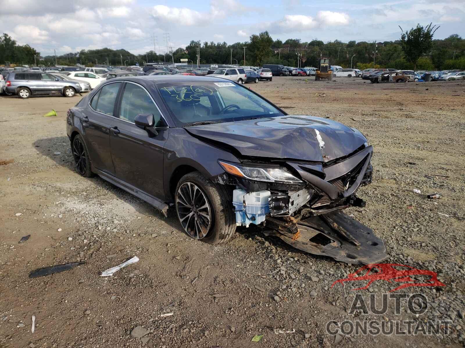 TOYOTA CAMRY 2018 - 4T1B11HK2JU130840