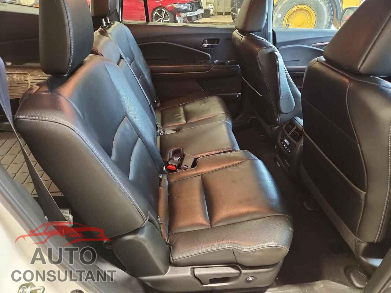 HONDA PILOT 2017 - 5FNYF6H77HB026419