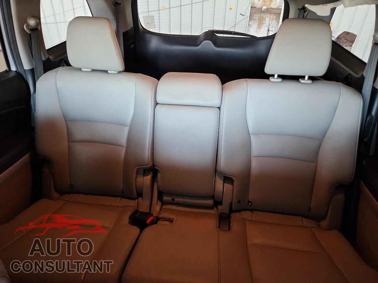 HONDA PILOT 2017 - 5FNYF5H66HB027336