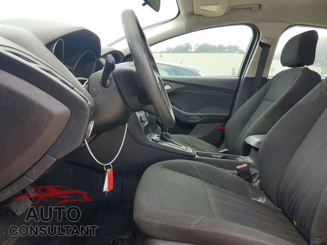 FORD FOCUS 2015 - 1FADP3F20FL346165