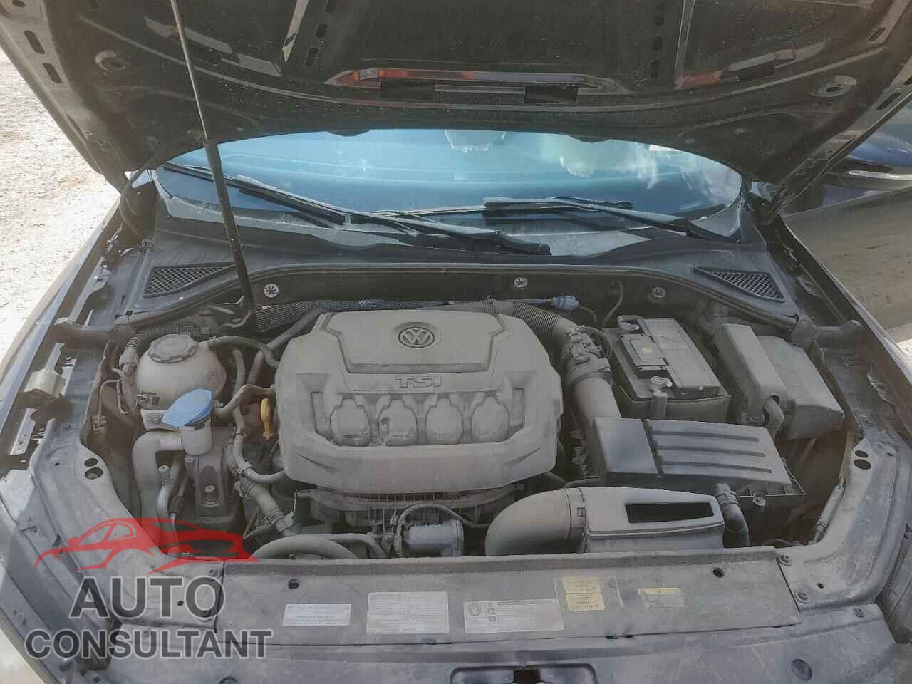 VOLKSWAGEN PASSAT 2018 - 1VWAA7A30JC034228