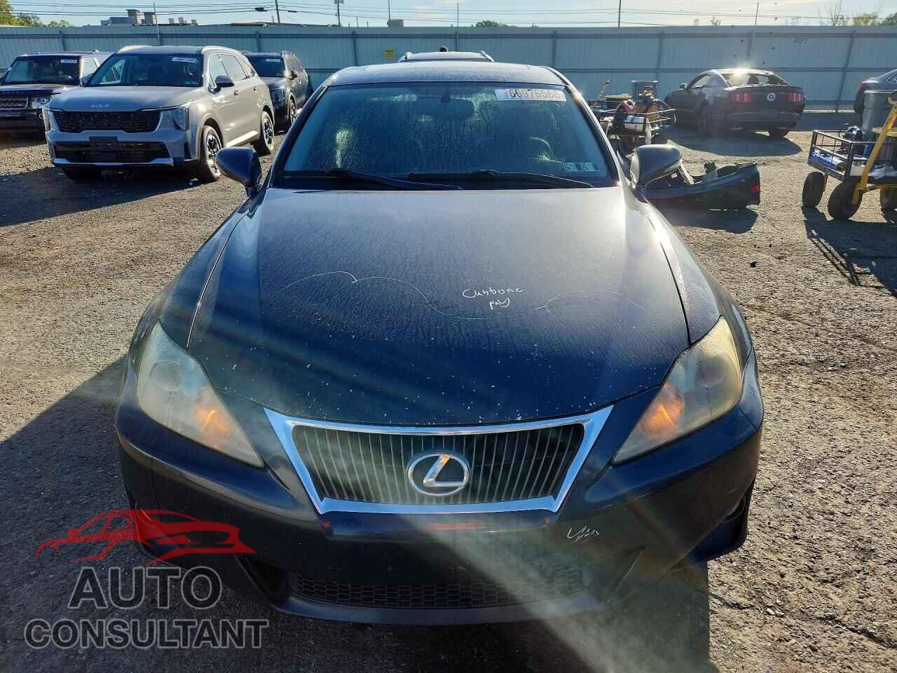 LEXUS IS 2011 - JTHCF5C28B5048100