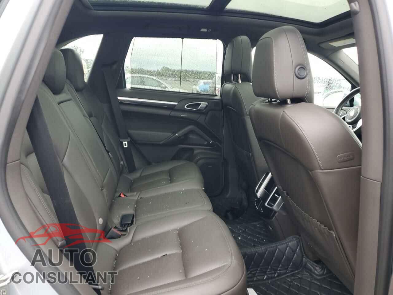 PORSCHE CAYENNE 2017 - WP1AA2A26HKA88760