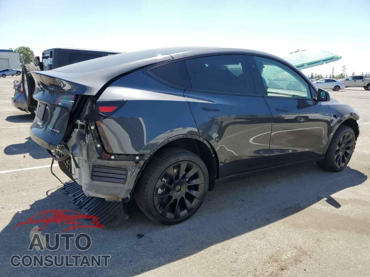 TESLA MODEL Y 2024 - 7SAYGAEE3RF074975