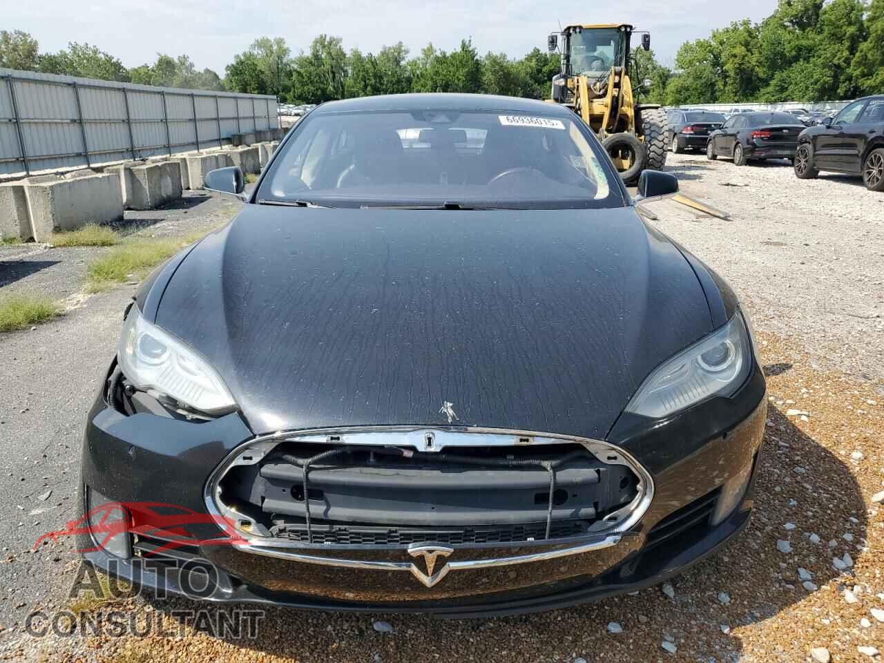 TESLA MODEL S 2015 - 5YJSA1E26FF115153