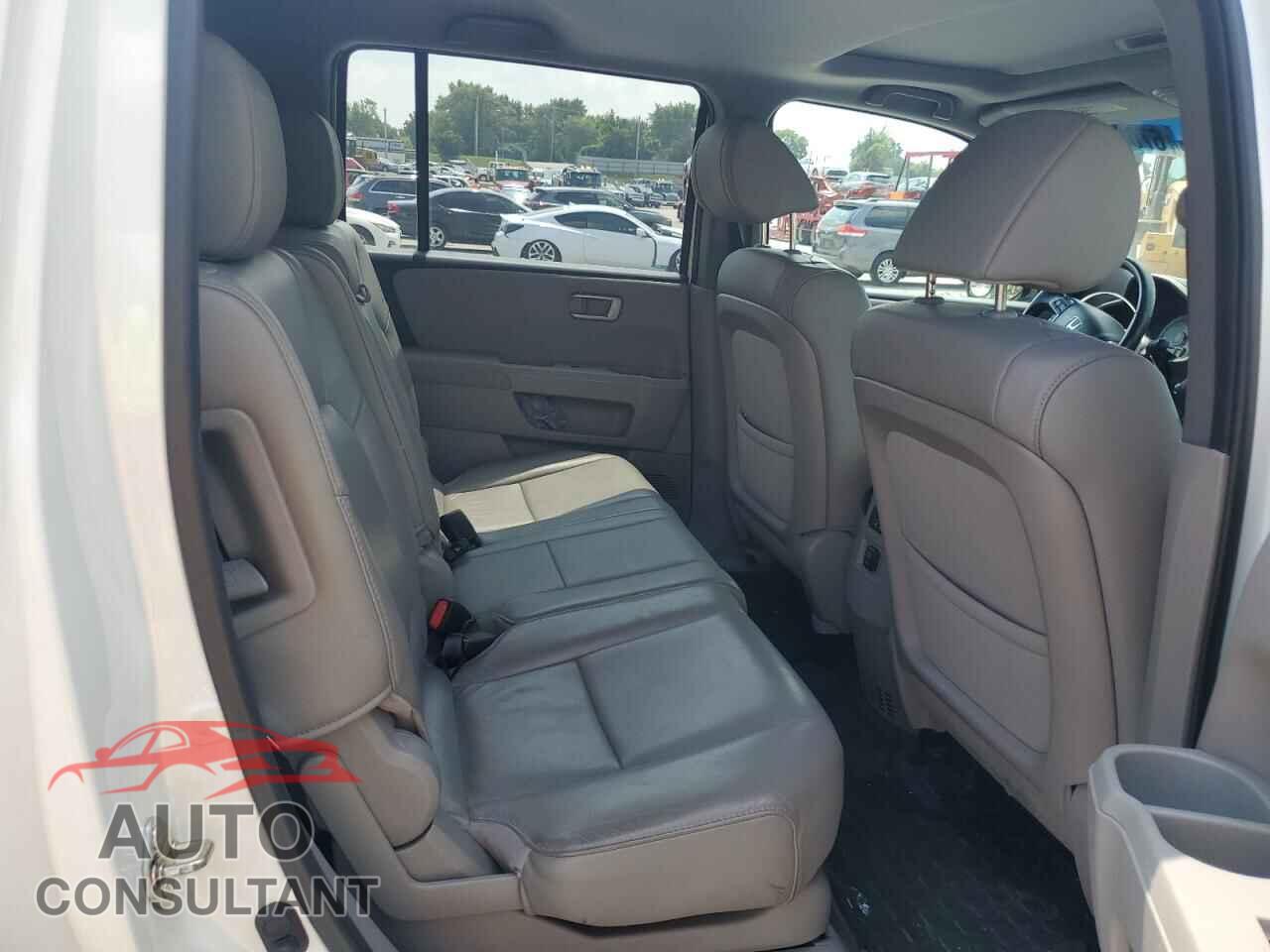 HONDA PILOT 2015 - 5FNYF4H50FB027914
