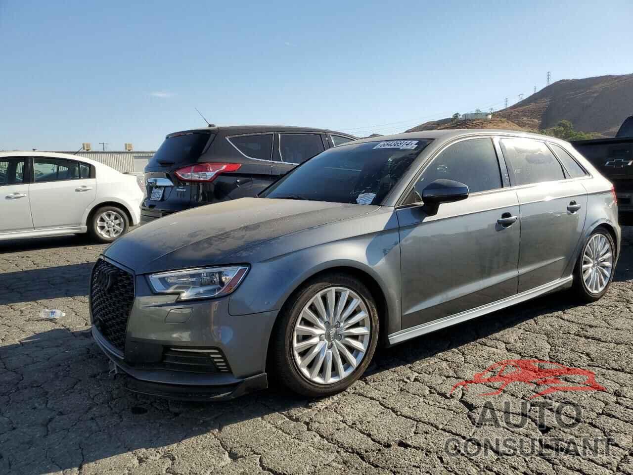 AUDI A3 2018 - WAUUPBFF6JA060698