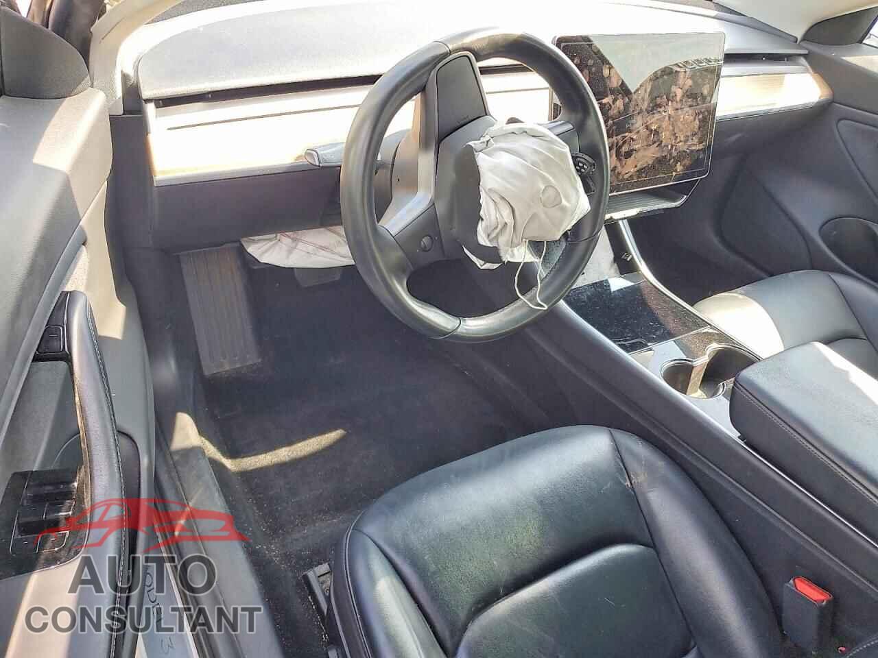 TESLA MODEL 3 2019 - 5YJ3E1EB8KF211675