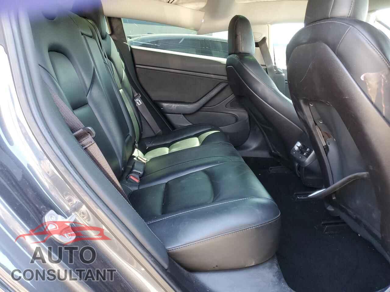 TESLA MODEL 3 2019 - 5YJ3E1EA5KF425417