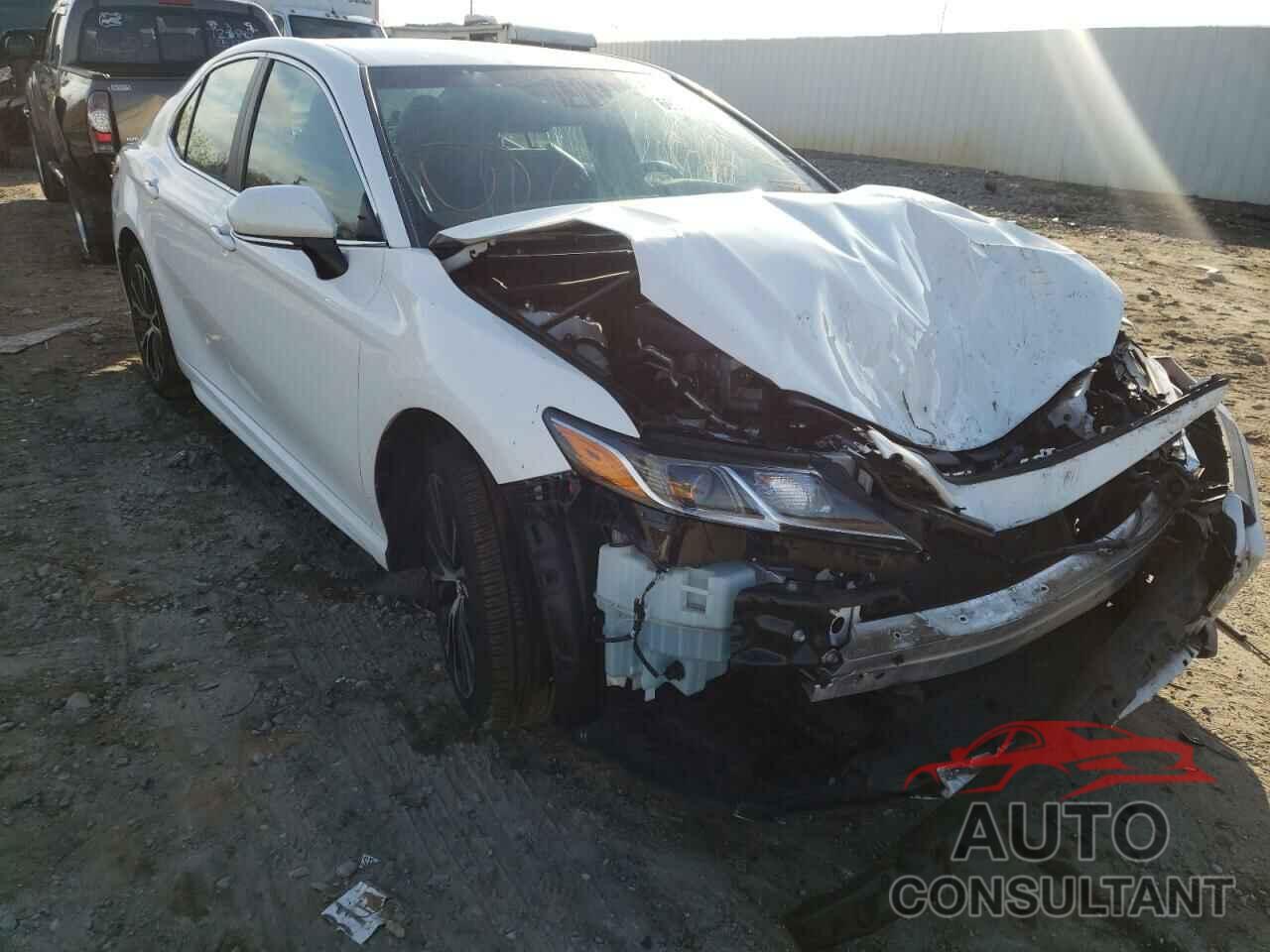 TOYOTA CAMRY 2018 - 4T1B11HK8JU131894