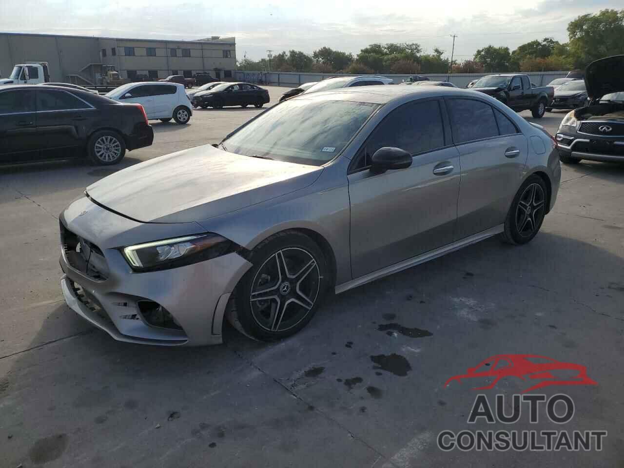 MERCEDES-BENZ A-CLASS 2019 - WDD3G4EB8KW023459