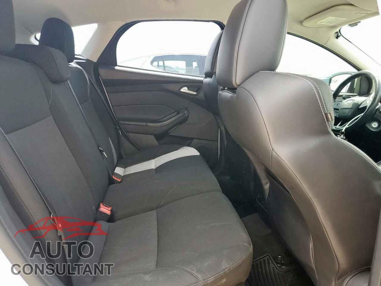 FORD FOCUS 2016 - 1FADP3K29GL288810
