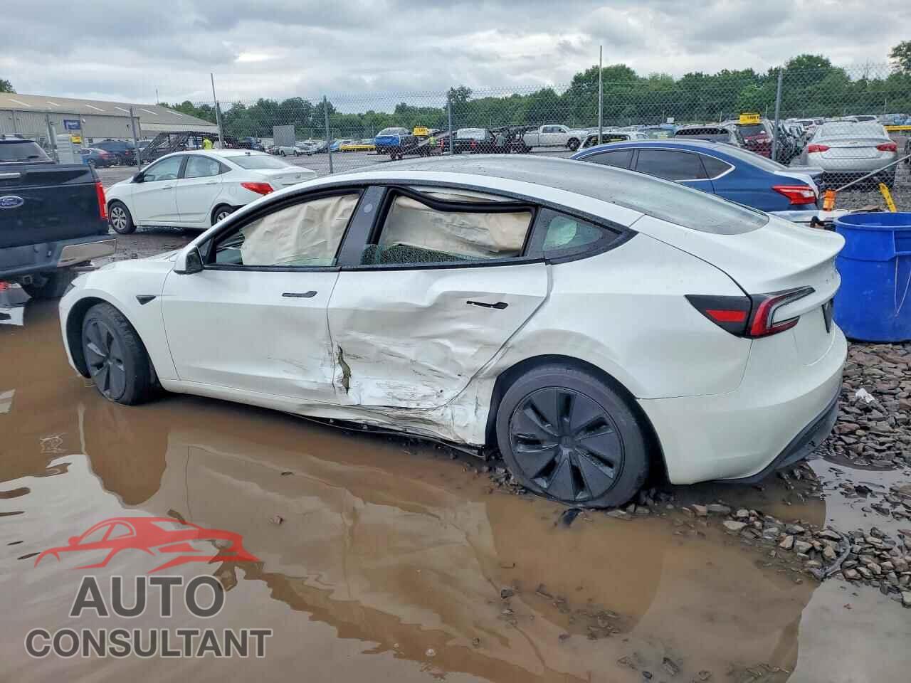 TESLA MODEL 3 2024 - 5YJ3E1EA5RF848881