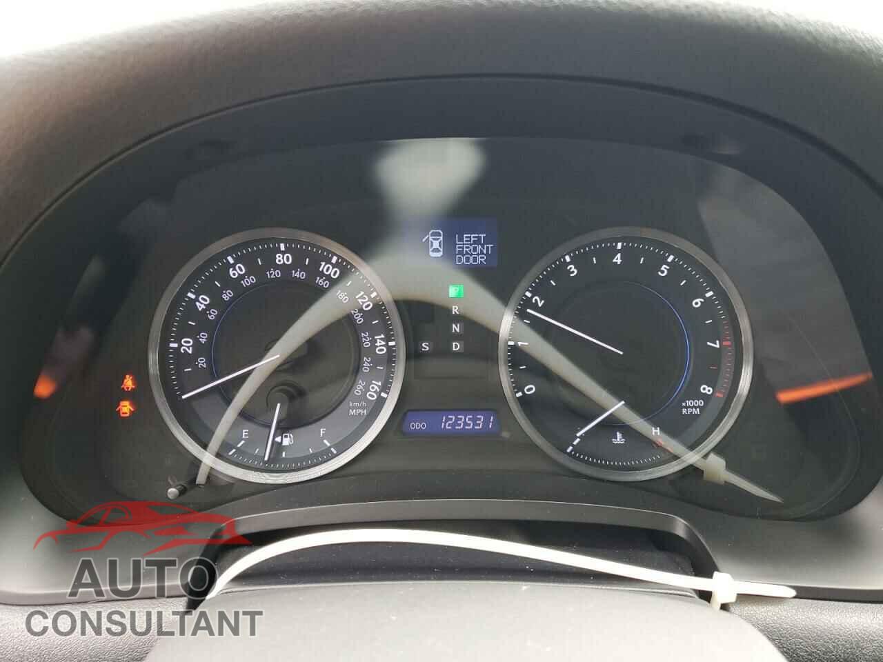 LEXUS IS 2011 - JTHCF5C27B2035193