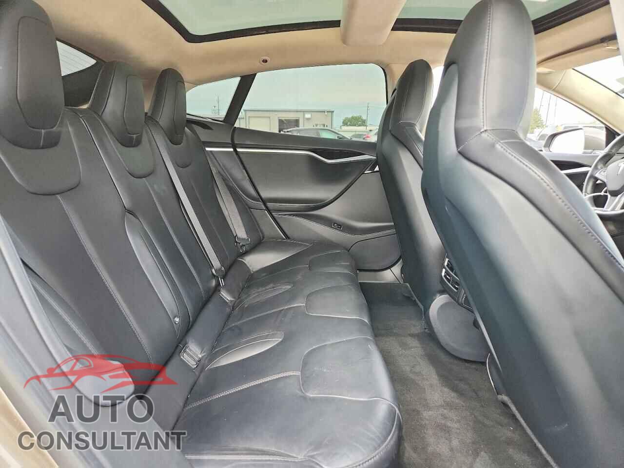 TESLA MODEL S 2015 - 5YJSA1E26FF110826