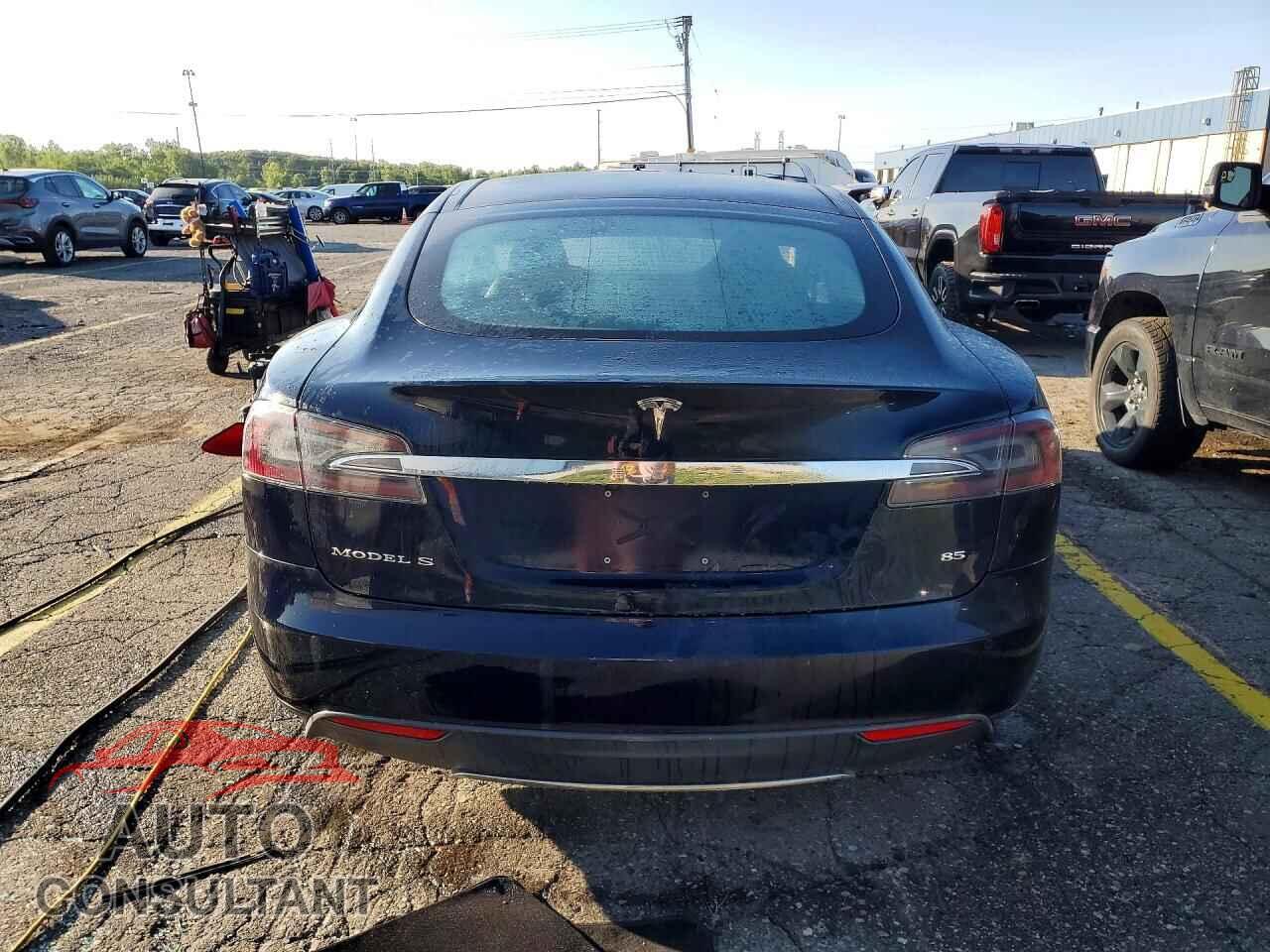TESLA MODEL S 2013 - 5YJSA1DN8DFP21126