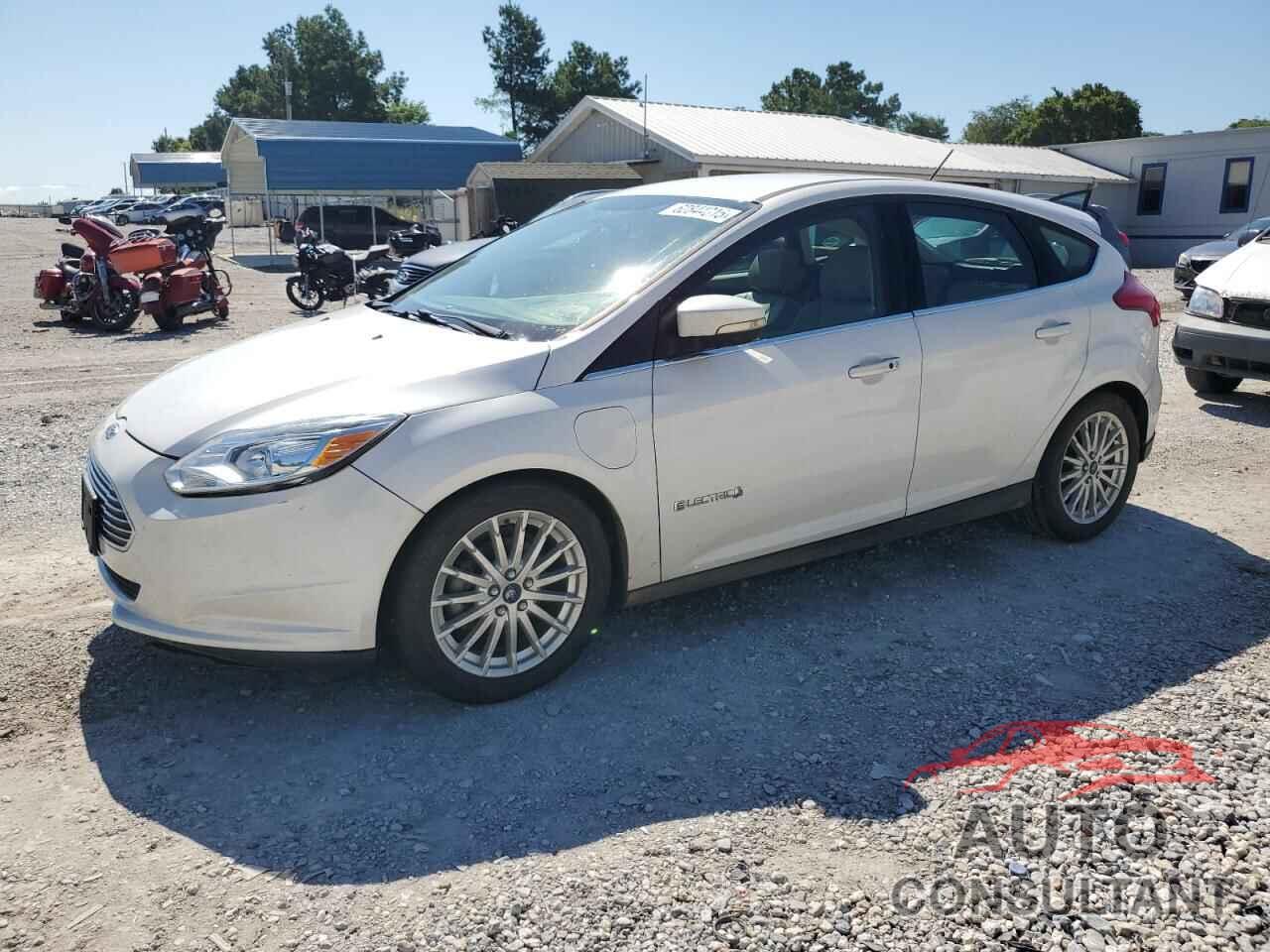 FORD FOCUS 2017 - 1FADP3R40HL261827