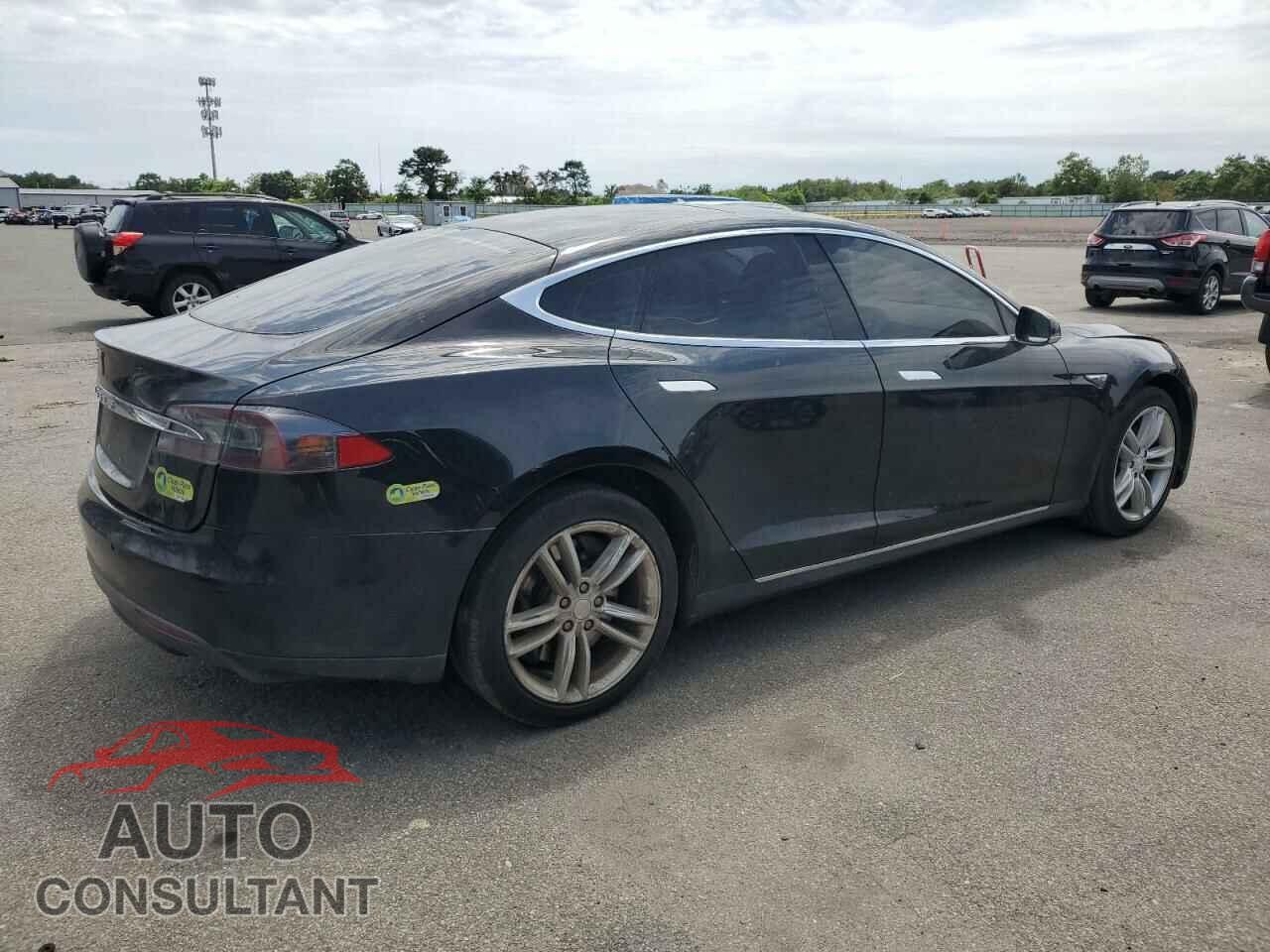 TESLA MODEL S 2015 - 5YJSA1E13FF111052