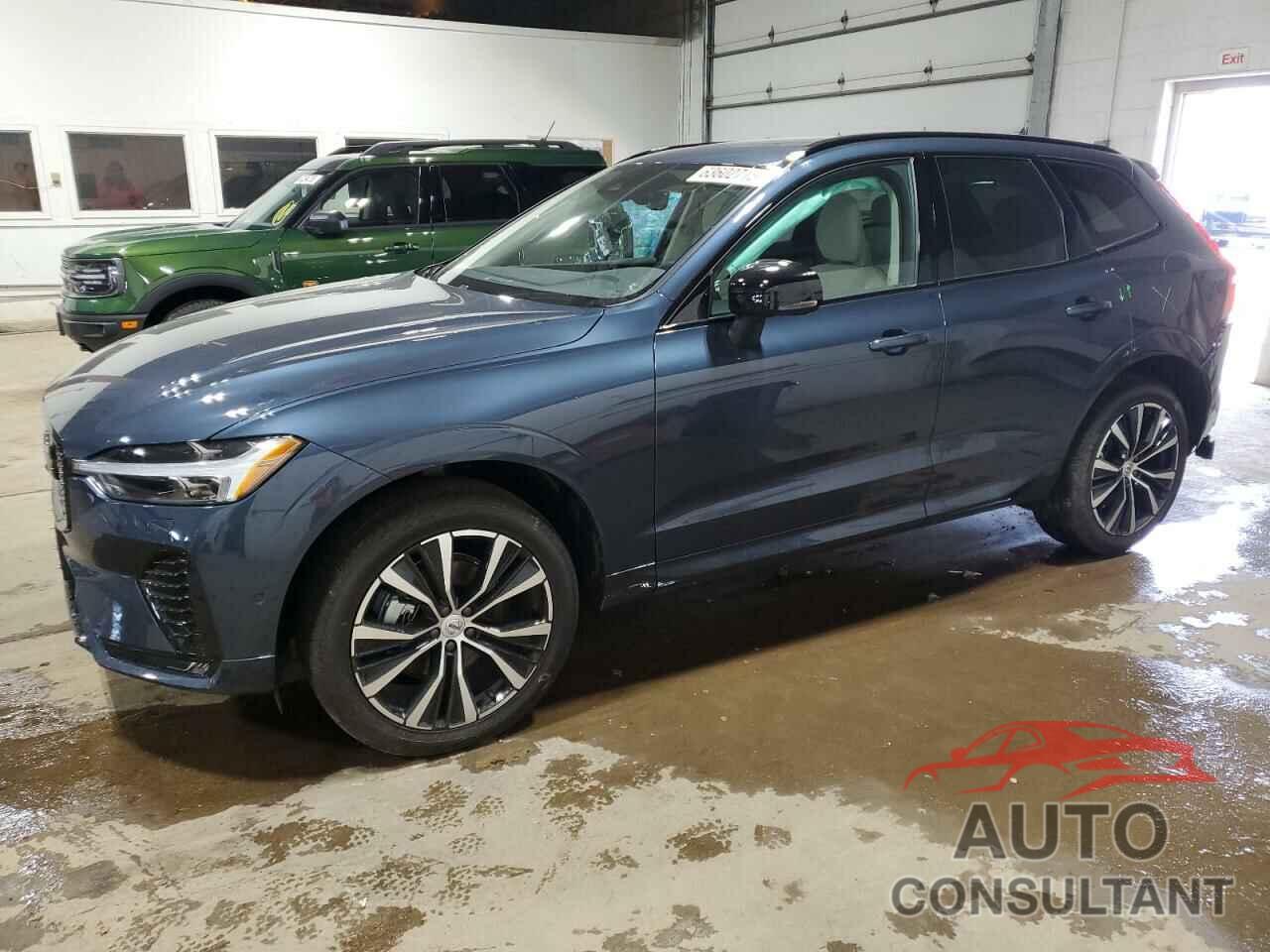 VOLVO XC60 PLUS 2025 - YV4M12RC3S1074224