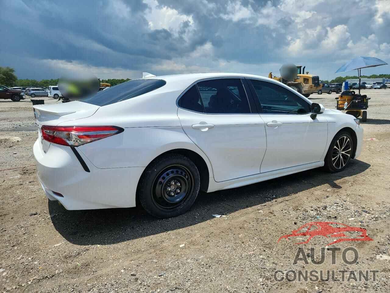 TOYOTA CAMRY 2018 - 4T1B11HK9JU551308