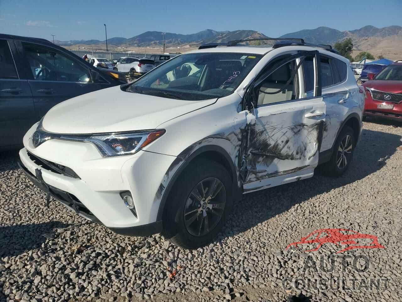 TOYOTA RAV4 2017 - JTMRFREV3HD220784