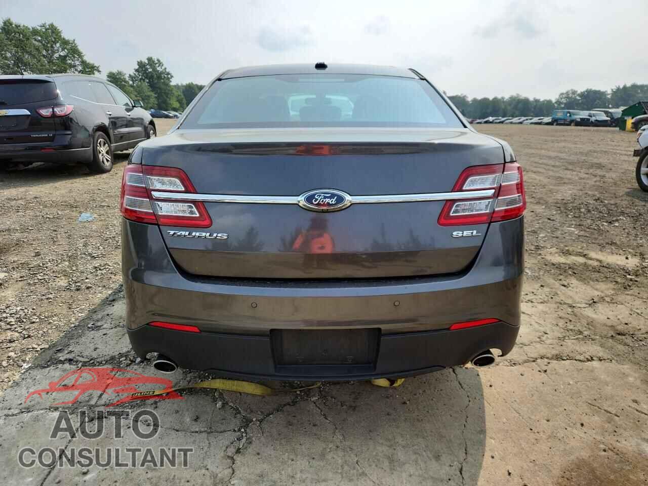 FORD TAURUS 2018 - 1FAHP2E85JG137622