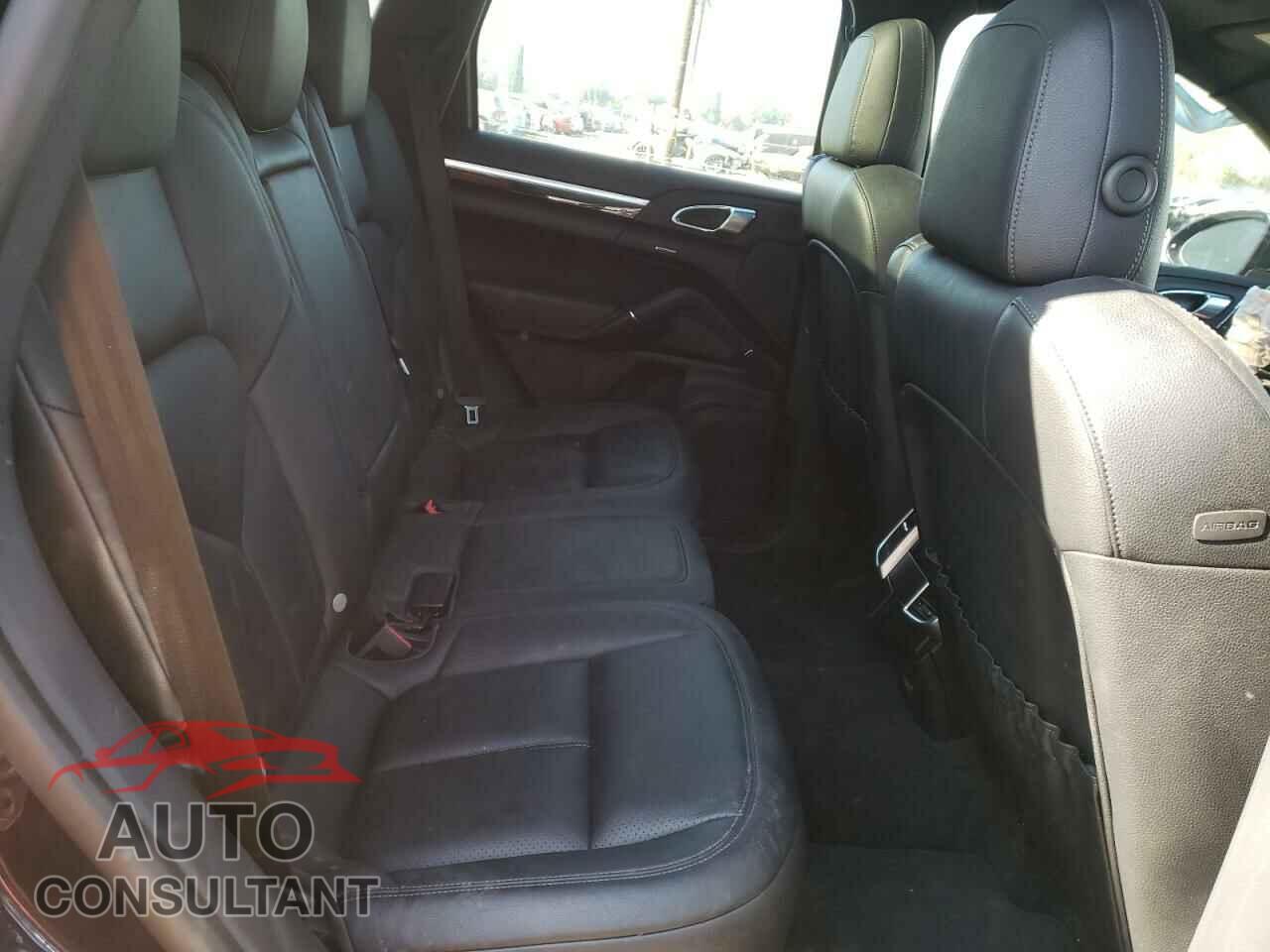 PORSCHE CAYENNE 2018 - WP1AA2A26JKA00232