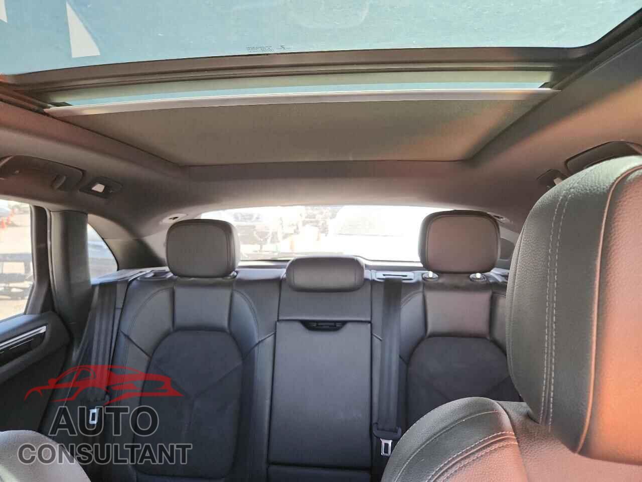 PORSCHE MACAN 2017 - WP1AA2A58HLB08883