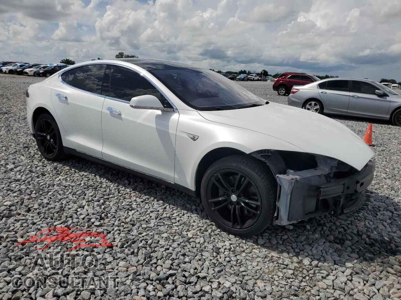 TESLA MODEL S 2014 - 5YJSA1H10EFP52007