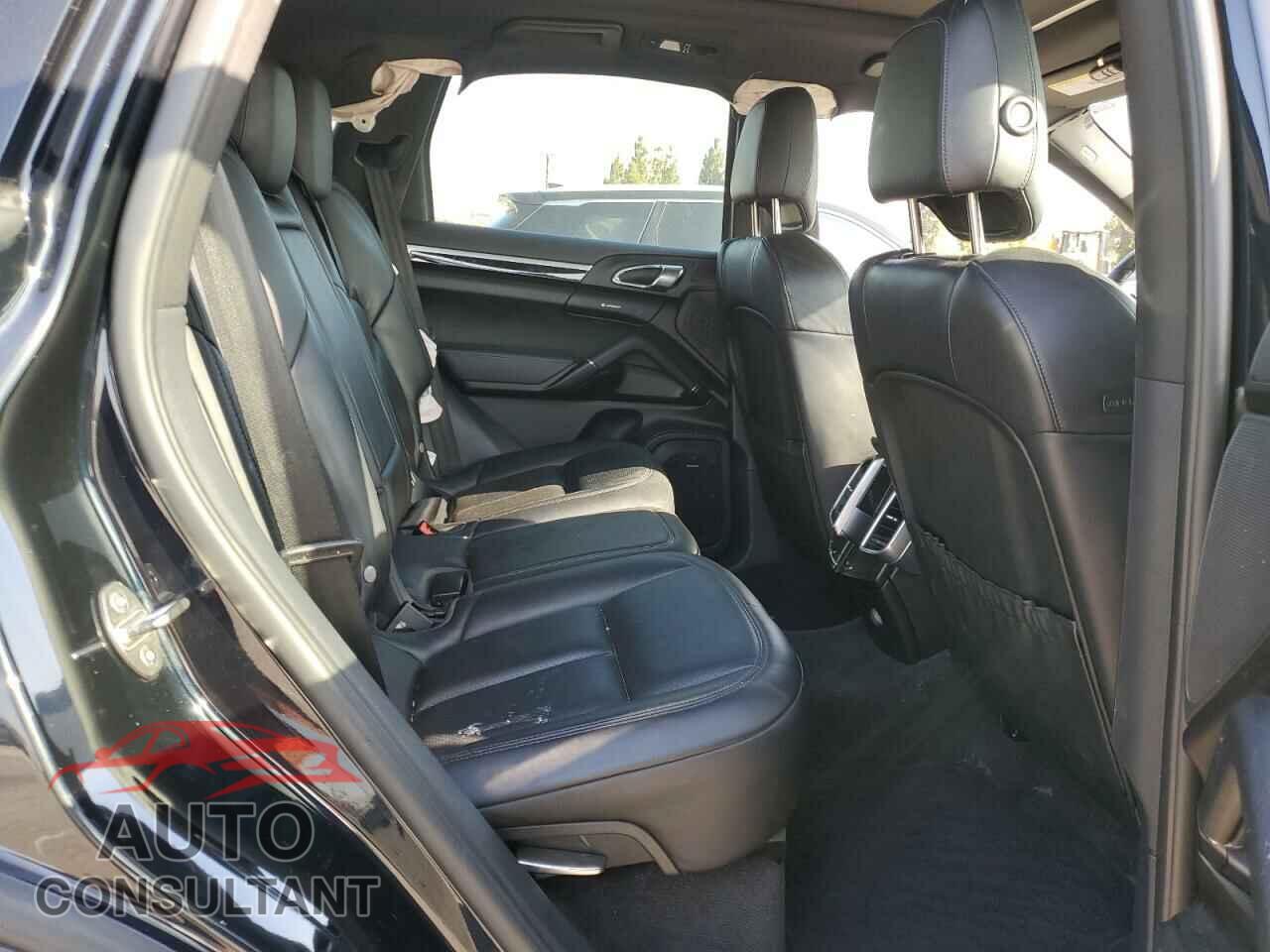PORSCHE CAYENNE 2016 - WP1AA2A21GKA08117